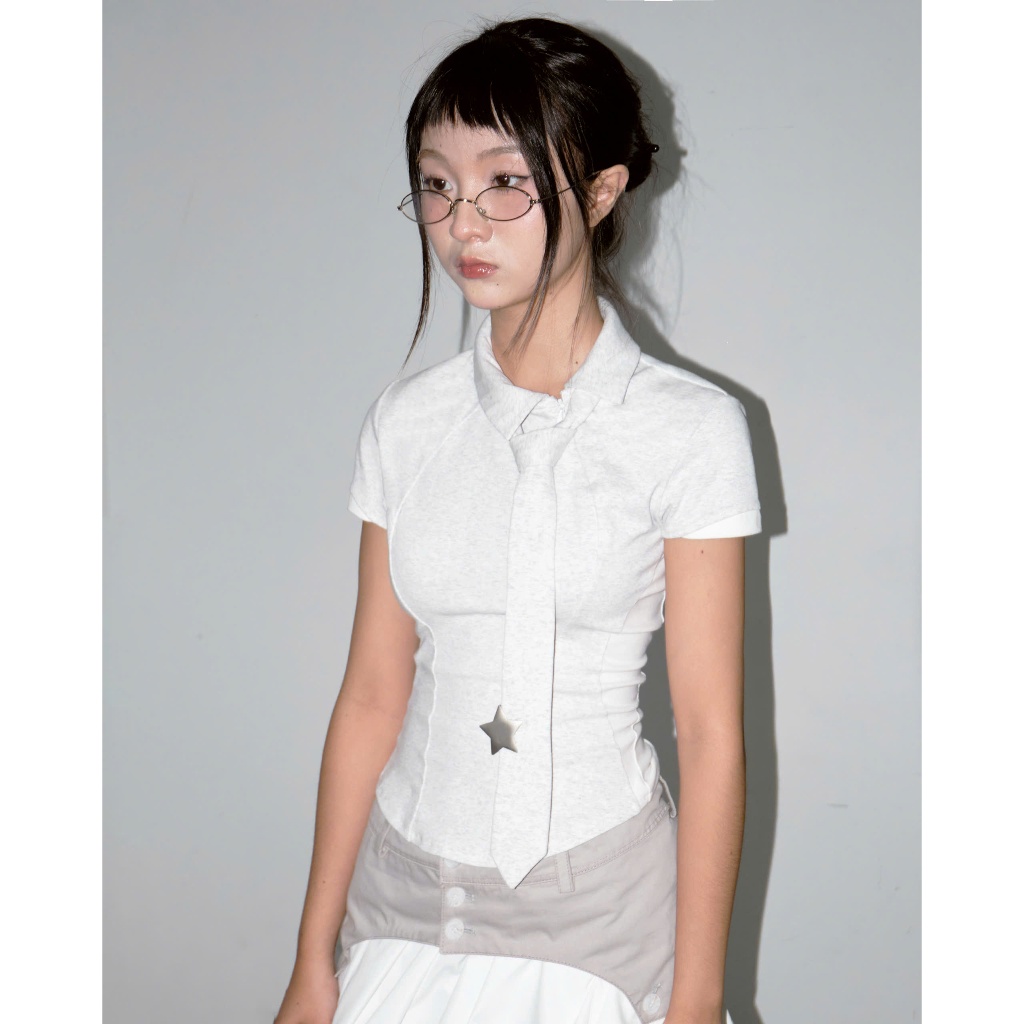 เสื้อยืดคอปกซิปเปิดไหล่สําหรับผู้หญิงพร้อมเนคไท - UYU Shugo ปกไม่สมมาตรพร้อมเนคไท T13