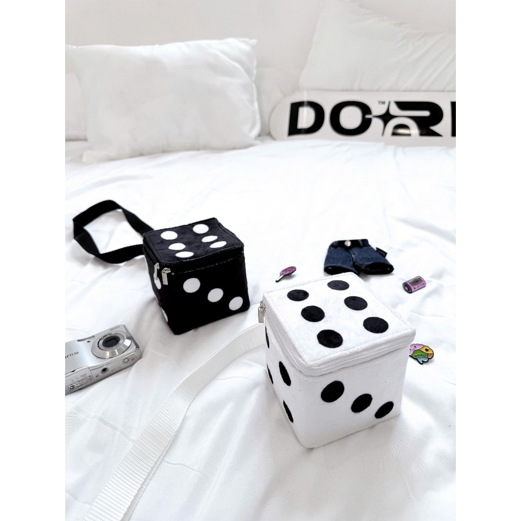 [เปิดร้านใหม่] Doris / LUCKY DICE MINI BAG Doris