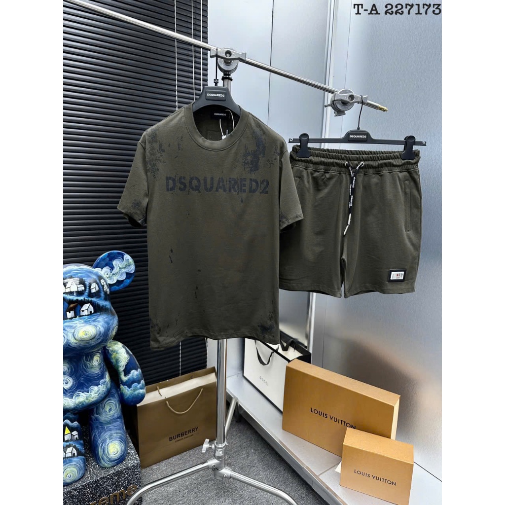 DSQ DSQ DSQuared2 ชุดเสื้อยืดฤดูร้อนสําหรับบุรุษและสตรีรุ่นใหม่ทําจากผ้าฝ้ายเย็น - ชุดกางเกงขาสั้น D