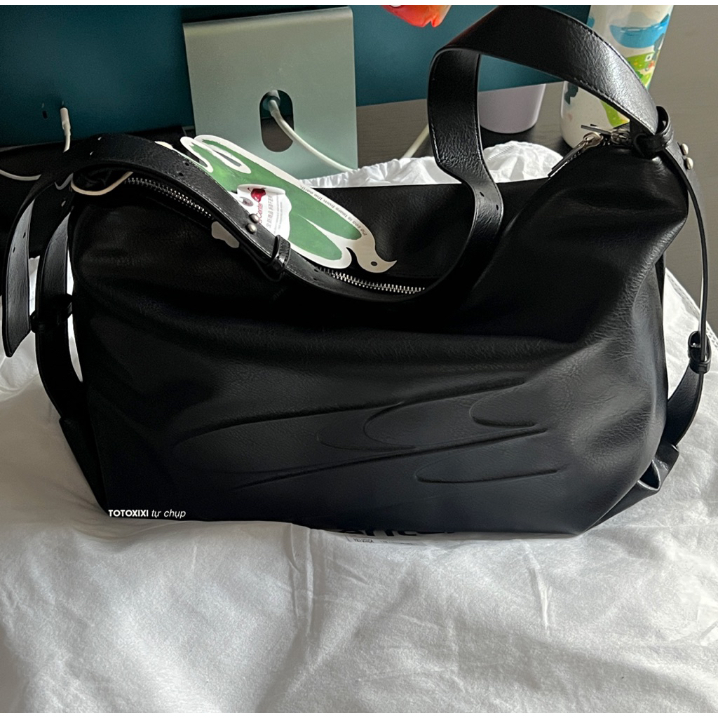 Crossbag Leather Crying Center กระเป๋า Unisex