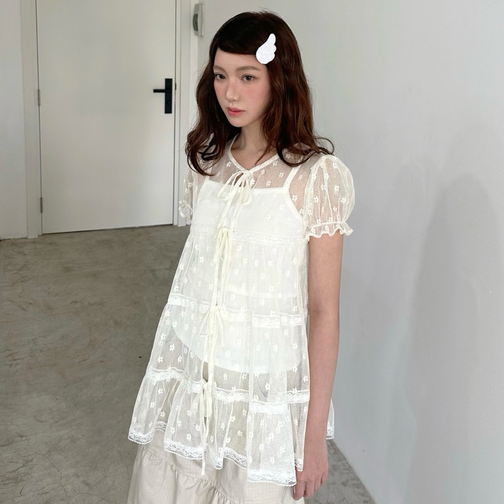 เจเน็ต สตูดิโอ เสื้อเน็ตปักดอกไม้สีเหลืองครีม (ไม่รวมเสื้อด้านใน)