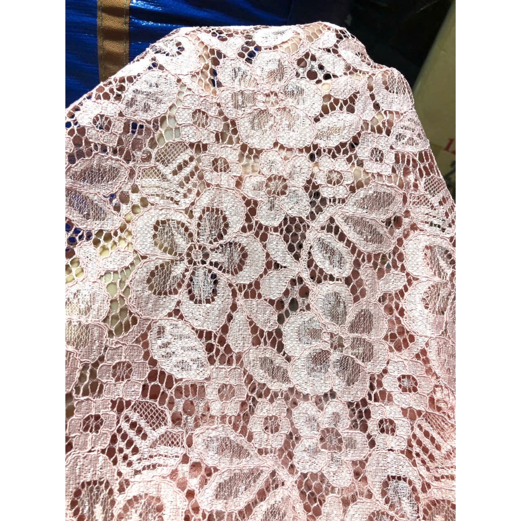 C060 - ผ้าลูกไม้สีชมพู เนื้อหนายืดได้นิดหน่อย