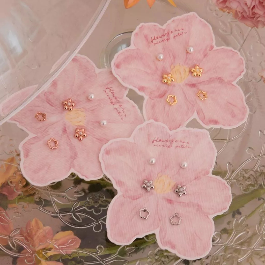 Plenty.petite Petite Flowers & Her Earring Set ต่างหูดอกไม้และมุก