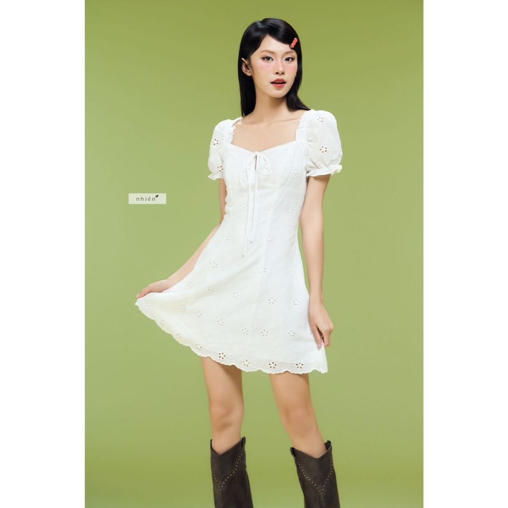 Gladriel Dress - เดรสปักลายดอกไม้สีขาว nhien.official BD69