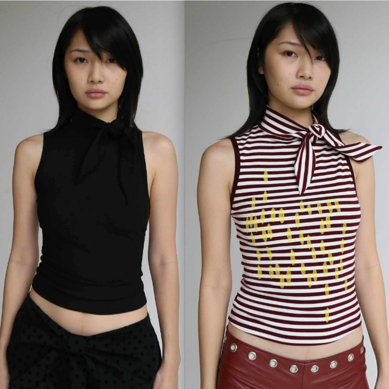 เสื้อเชิ้ตสไตล์ Aie jr. TIE ME TOP เสื้อยืดคอปกผูกโบว์ TIE หลังต่ํา สีดํา | ลายทางน้ําตาลลายจุด