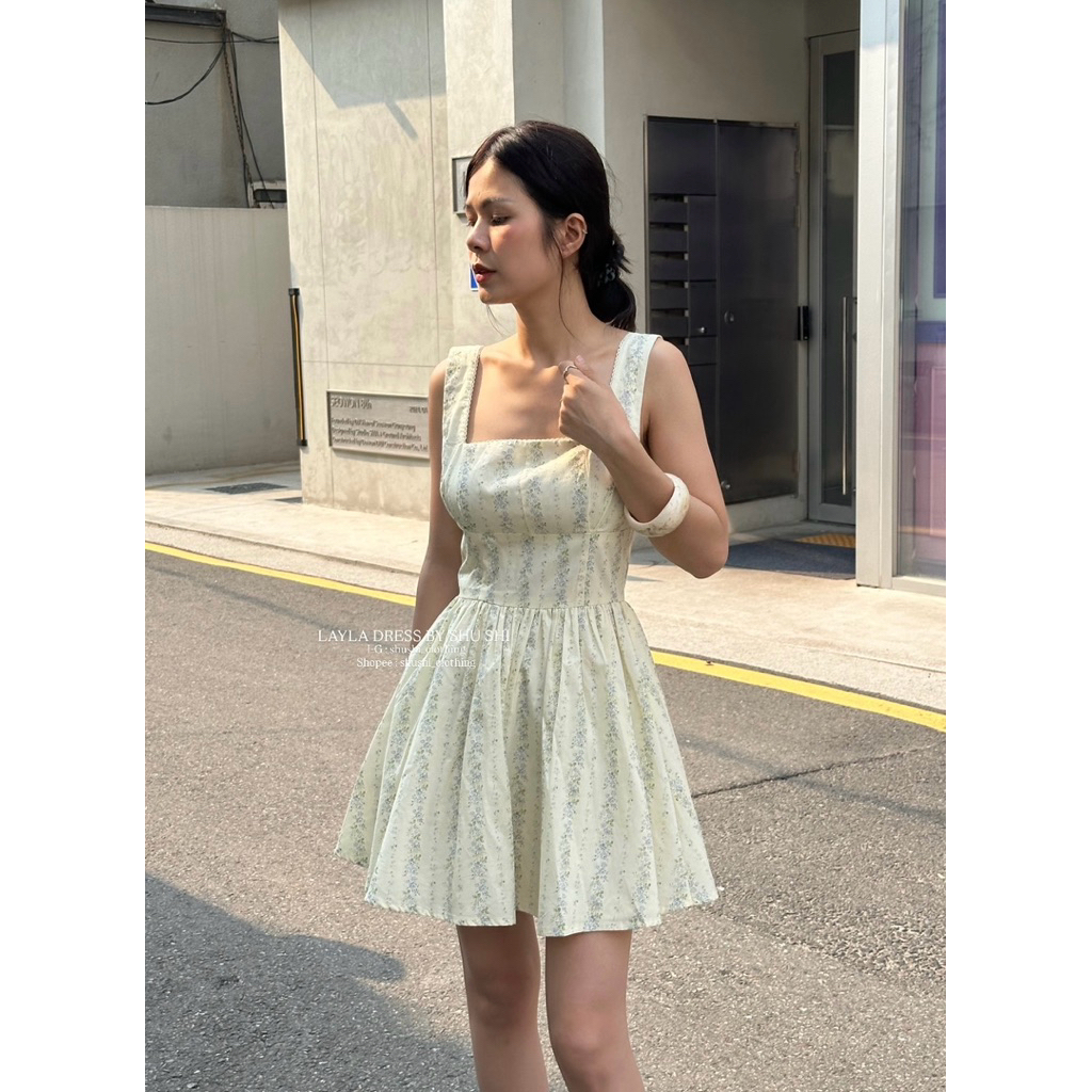 ชุดเดรสไลล่า | เดรสลายดอกไม้คอเหลี่ยม (รูปถ่ายเดิม)