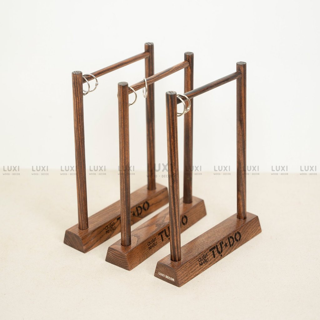 HCM l WOODEN MENU RACK A5 ขนาดกระดาษ, DESKTOP WOODEN MENU FRAME SAVING SPACE (ฟรีโลโก้ ENGRAVING)