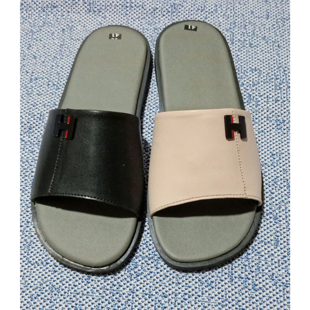 QAT Shop BDT123 รองเท้าแตะหนังผู้ชายคุณภาพสูงสีดําและสีเบจมีโลโก้ H