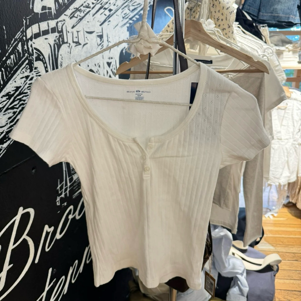 Zelly top - เสื้อเชิ้ตลายดอกไม้ 3 ปุ่มสีขาวสั้นสําหรับผู้หญิง สไตล์ BM