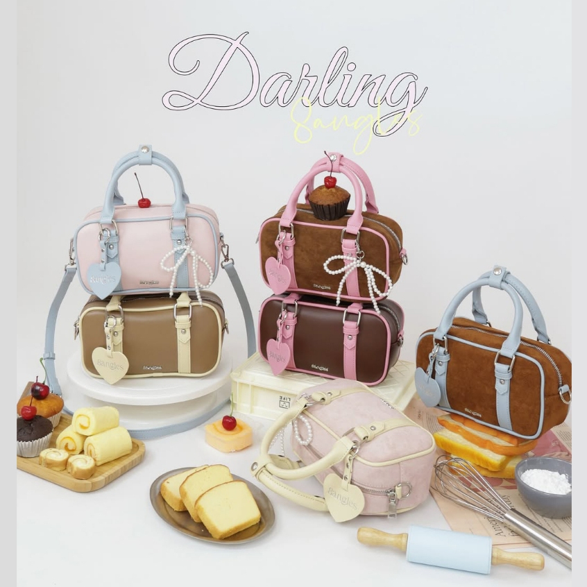 8angles Darling กระเป๋าสะพายขนาด 8 นิ้วพร้อมเสน่ห์หัวใจ + โซ่มุกสายปรับได้