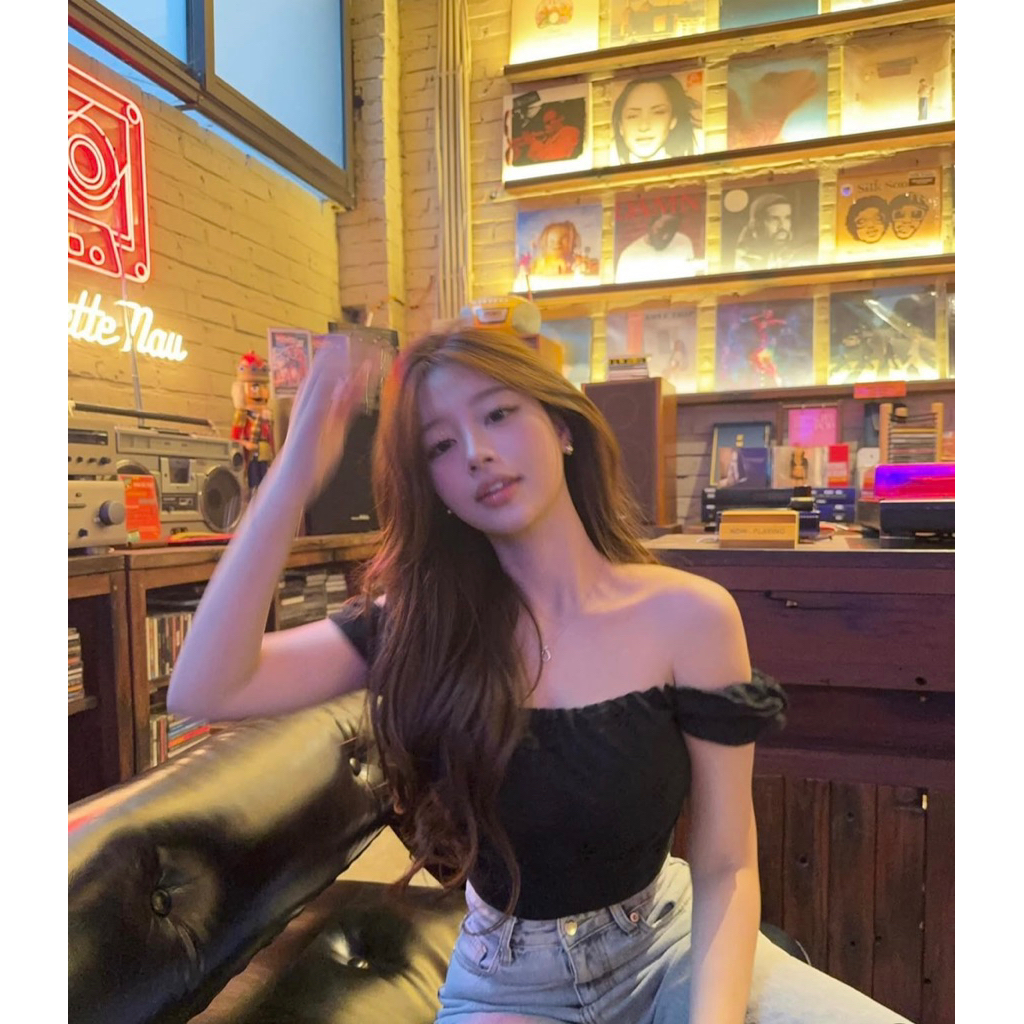 Bunny.store•(Ready) เปิดไหล่ลายนูน