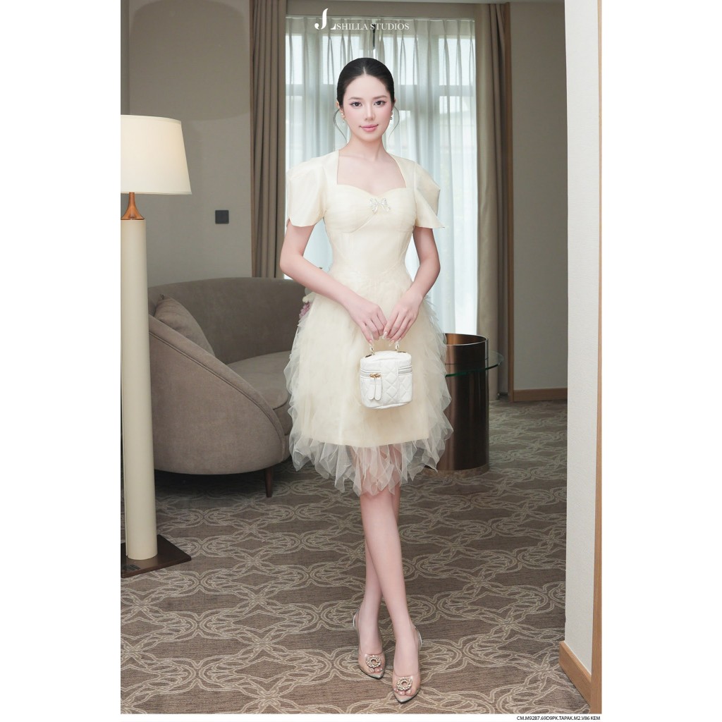 ชุดเดรสดีไซเนอร์ระดับไฮเอนด์สีครีมคอปกชีฟอง [รูปถ่ายจริง] The Shilla-CM.M92B7.69D9PK(FB250621)