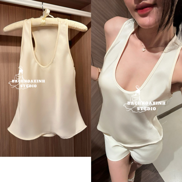 เสื้อกล้ามผ้าไหมคอ ยู เอวบาง บานเล็กน้อย - ทรงพื้นฐาน แฟลตเบาๆและสวยงาม