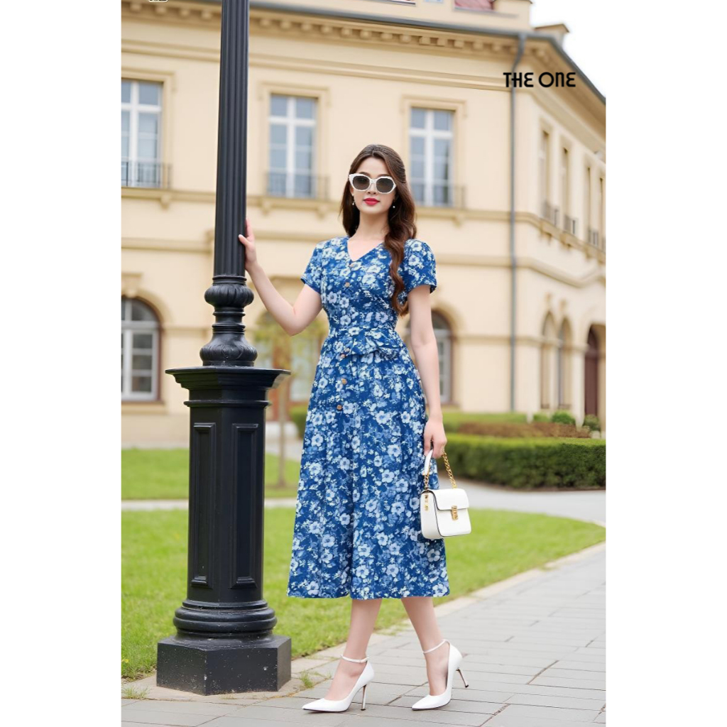 DDC3063XATR The One Fashion เดรส 2 ชั้นแขนสั้น ดอกไม้สีฟ้าและสีขาว คอปกหัวใจ โบว์ติดกระดุม ขาบาน