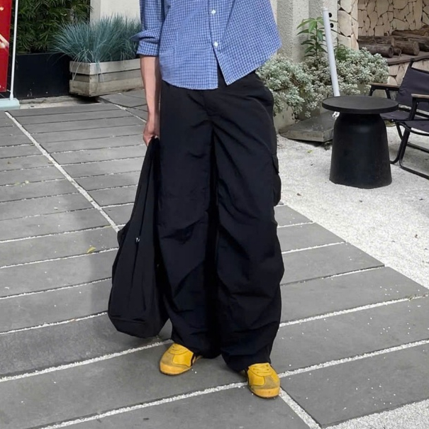 Cobi Pants by Unite Studio กางเกงลมร่มชูชีพสีดําทรงหลวมสําหรับผู้ชาย