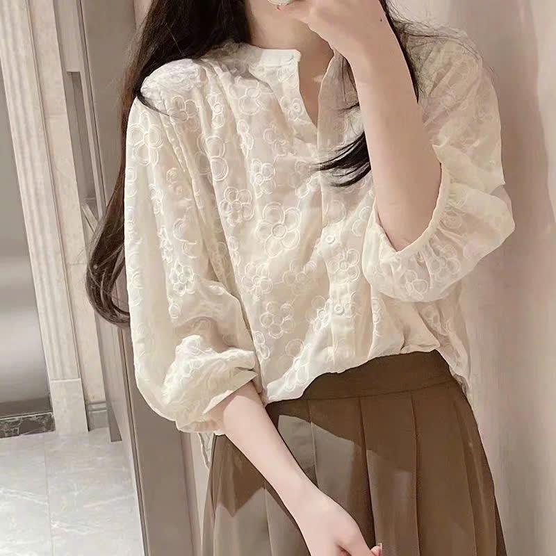 LAMO เสื้อเชิ้ตผู้หญิงคอปกผ้าฝ้ายปักลายดอกไม้อ่อนเยาว์ - B1441