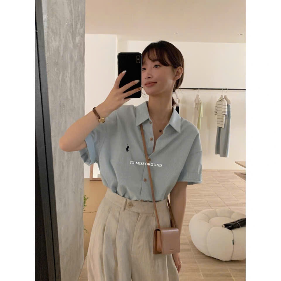 [ฉันผิด] เสื้อคอปกผู้หญิงเปิดแขนสั้นปักลายปักถักง่ายวัยรุ่นเรียบหรู 30715