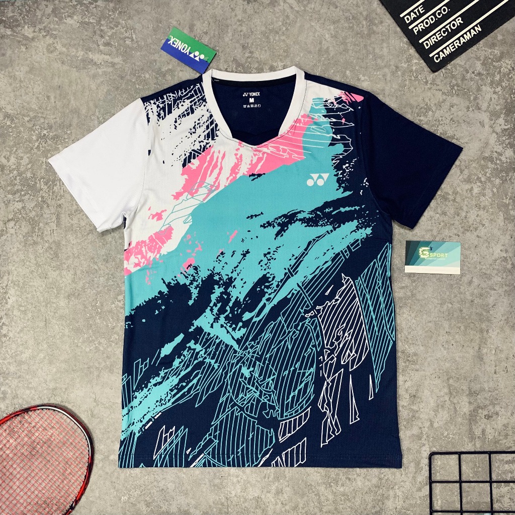 เสื้อแบดมินตัน โยเน็กซ์ เวอร์ชั่นใหม่ 2025 ขนาดผู้ชายและผู้หญิงที่ระบายอากาศได้ดีเป็นพิเศษผ้านุ่มพิมพ์คมชัดงา