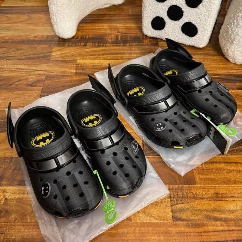 รองเท้าแตะจระเข้ Bat Man สําหรับผู้ใหญ่และเด็ก