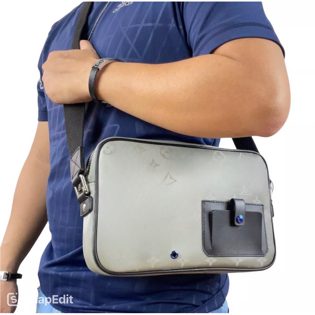 กระเป๋าสะพายข้างไทเทเนียม Unisex สําหรับผู้ชายและผู้หญิง ขนาด 26 super vip