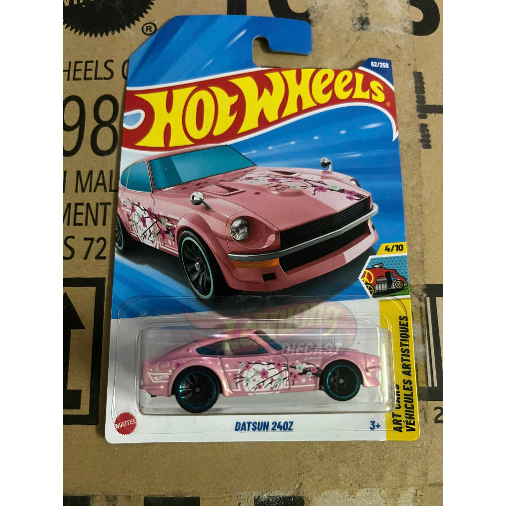 LeHuong Diecast - Hot Wheels Datsun 240Z (สีชมพู) Case M 2025