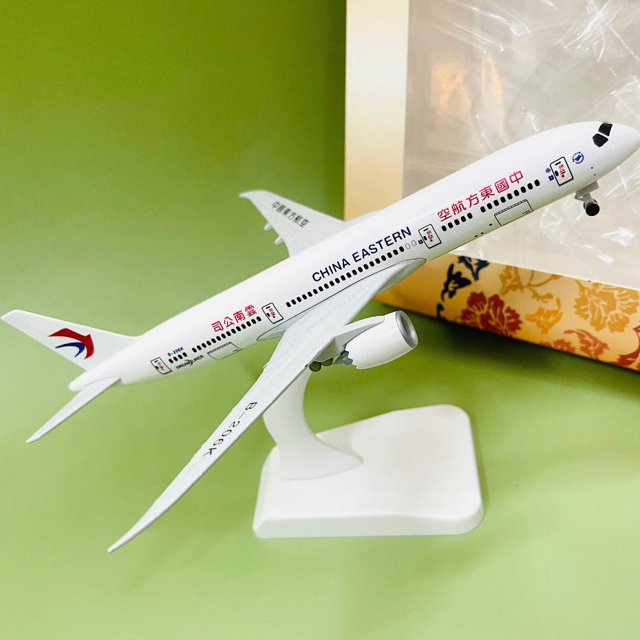 โบอิ้ง B787 Dreamliner China Eastern Airlines เครื่องชั่งโลหะผสมคุณภาพสูง 1:400 ประเภท 1 (Fullbox)