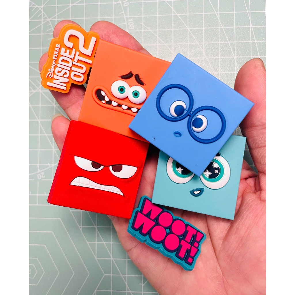 [Ho Chi Minh City] Set Charm 3D Disney INSIDE OUT ยืดหยุ่นติดกับรองเท้าแตะของแท้และรองเท้าแตะ Cross