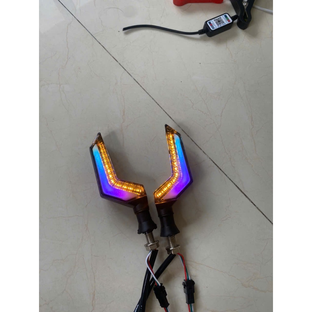 ตัวบ่งชี้ไฟเลี้ยว AUDI Z, L21 7 สี LED พร้อม APP ADJUSTMENT (สหรัฐอเมริกา 12V ELECTRICITY)