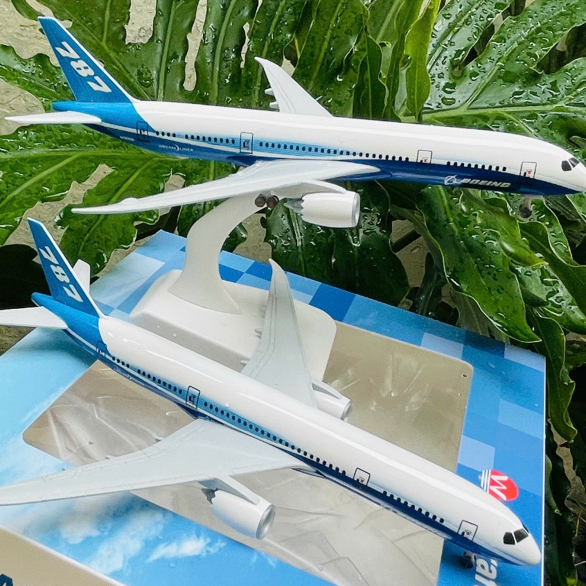 BOEING B787-8 DREAMLINER METAL MODEL (1:400) FULLBOX BODY WHEELS - รุ่นพรีเมี่ยม