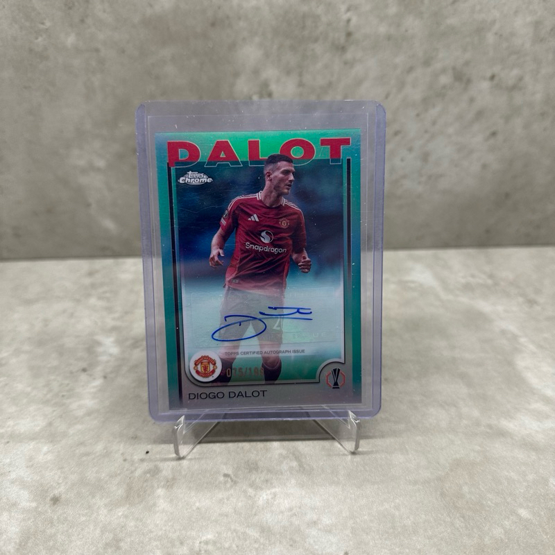 [อัตโนมัติ] การ์ดลายเซ็นนักฟุตบอล Dalot - Topps Chrome - แมนเชสเตอร์ ยูไนเต็ด