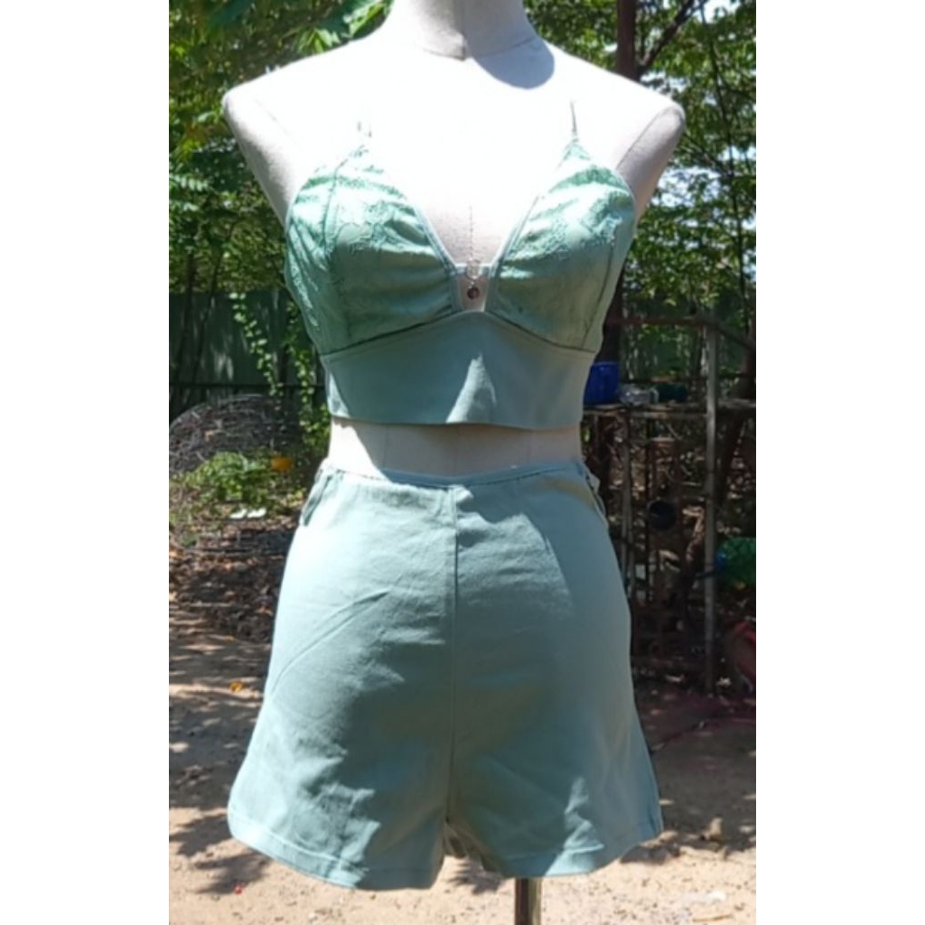 ชุดเสื้อครอปอ่อนเยาว์ HAUSE MODE - โกดัง L -July 25