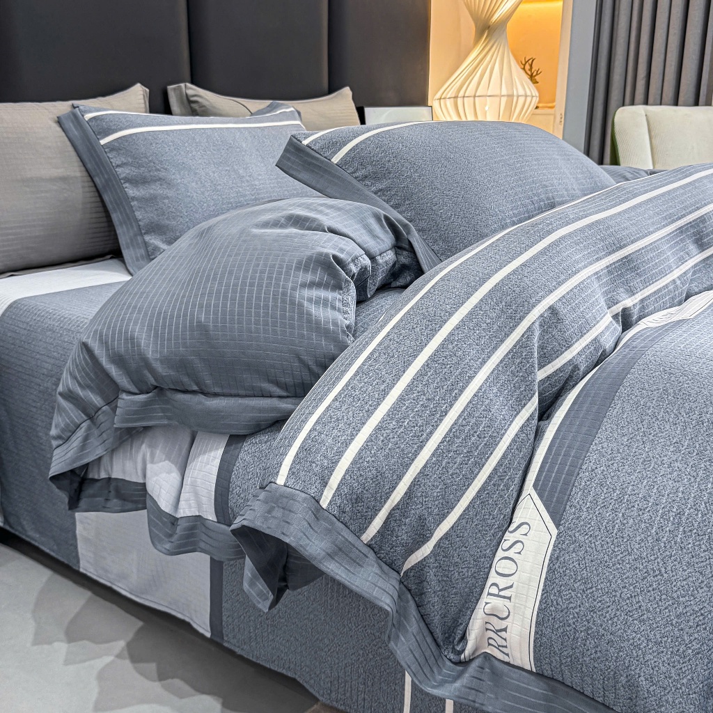 2025- ชุด 4 MARK JACOB SUMMER COLLECTION 2025 ฝาครอบป้องกันแบบเข้าเล่ม