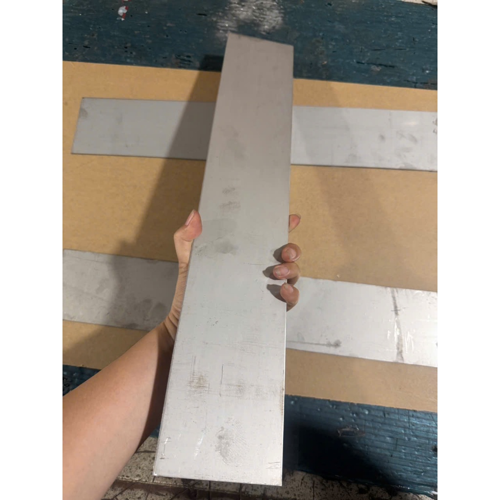 แผ่นสแตนเลส 304 หนา 1.5 มม. แผ่น 9 ซม. x 0.5 ซม