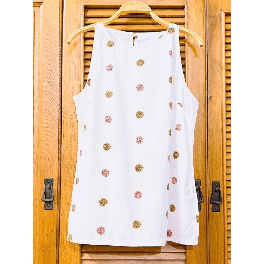 เสื้อกล้ามคอม้วน - 2 Hands (Size L)