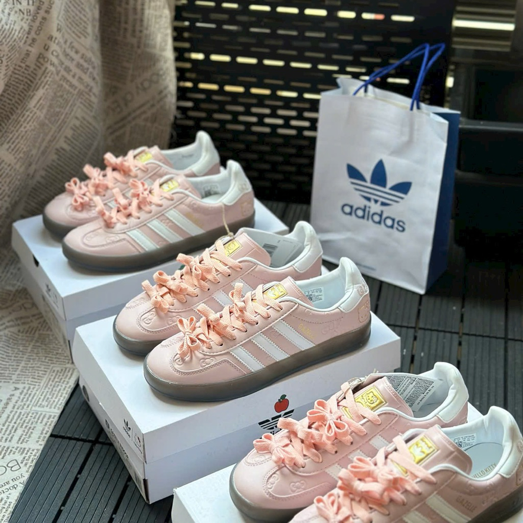 รองเท้า Adidas x Hello Kitty Gazelle สีขาวชมพู ไซส์ 36-40 รองเท้า adidas helo kitty samba สีส้ม สีชม