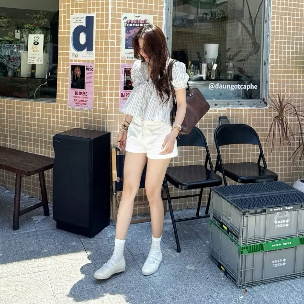 (OLDSCHOOL PHOTO) เสื้อเชิ้ต babydoll ลูกไม้แถบสีฟ้าหยาบ ผ่าคอวี IRENE TOP 7007 ราคา ถูกที่สุด ดีลบีเคเค แกลเลอรีภาพที่ 5