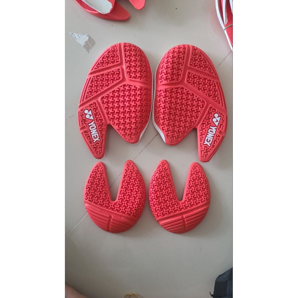 พื้นรองเท้า yonex comfort z3 ของแท้ (สีแดง) เฉพาะในแบดมินตัน