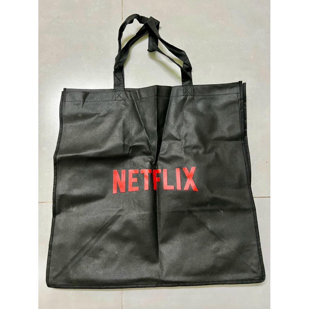 กระเป๋าโท้ตไม่ทอ Netflix