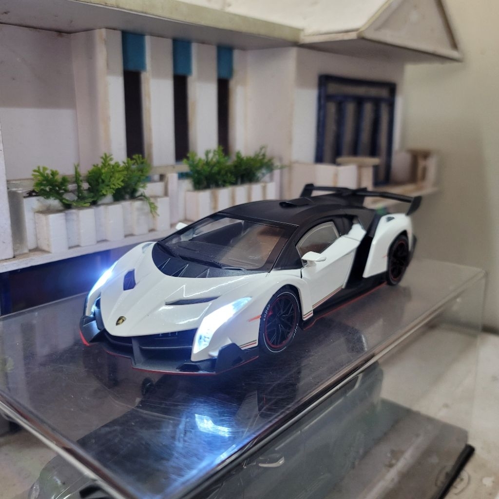 [Whistle + พวงมาลัย] โมเดลรถ Lamborghinii Veno ขนาด 1:24 พร้อมป้ายทะเบียน VIP