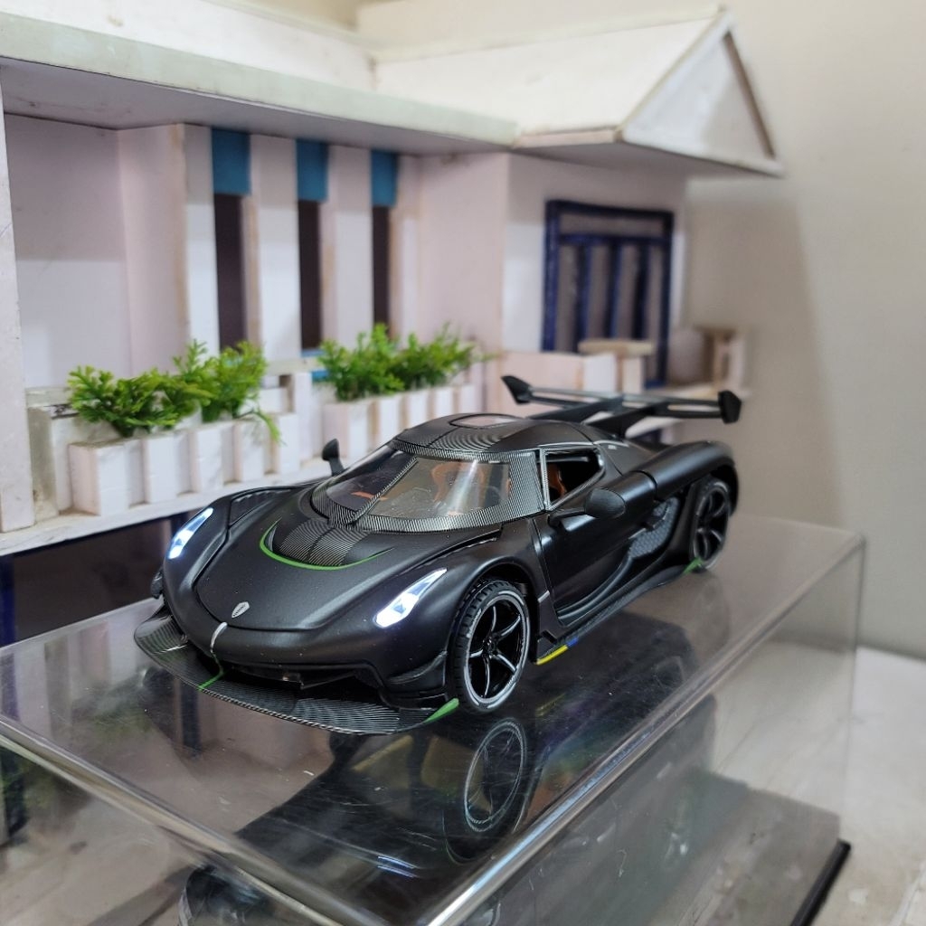 โมเดลรถ Koenigsegg Jesko ขนาด 1/24 พร้อมป้ายทะเบียน VIP