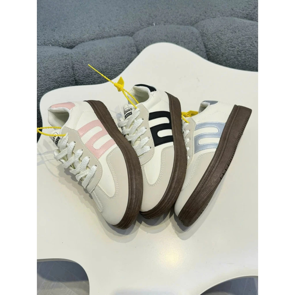 [ UP 1 SIZE ] รองเท้าผ้าใบ COMMI พื้นแบนนุ่มและน้ําหนักเบาเหมาะสําหรับโรงเรียนและทํางาน - M27