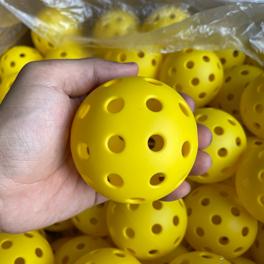 (ชุด 10 ชิ้น) ลูกบอลออกกําลังกาย 40 หลุม (สีเหลือง) ลูกดอง ลูกบอล