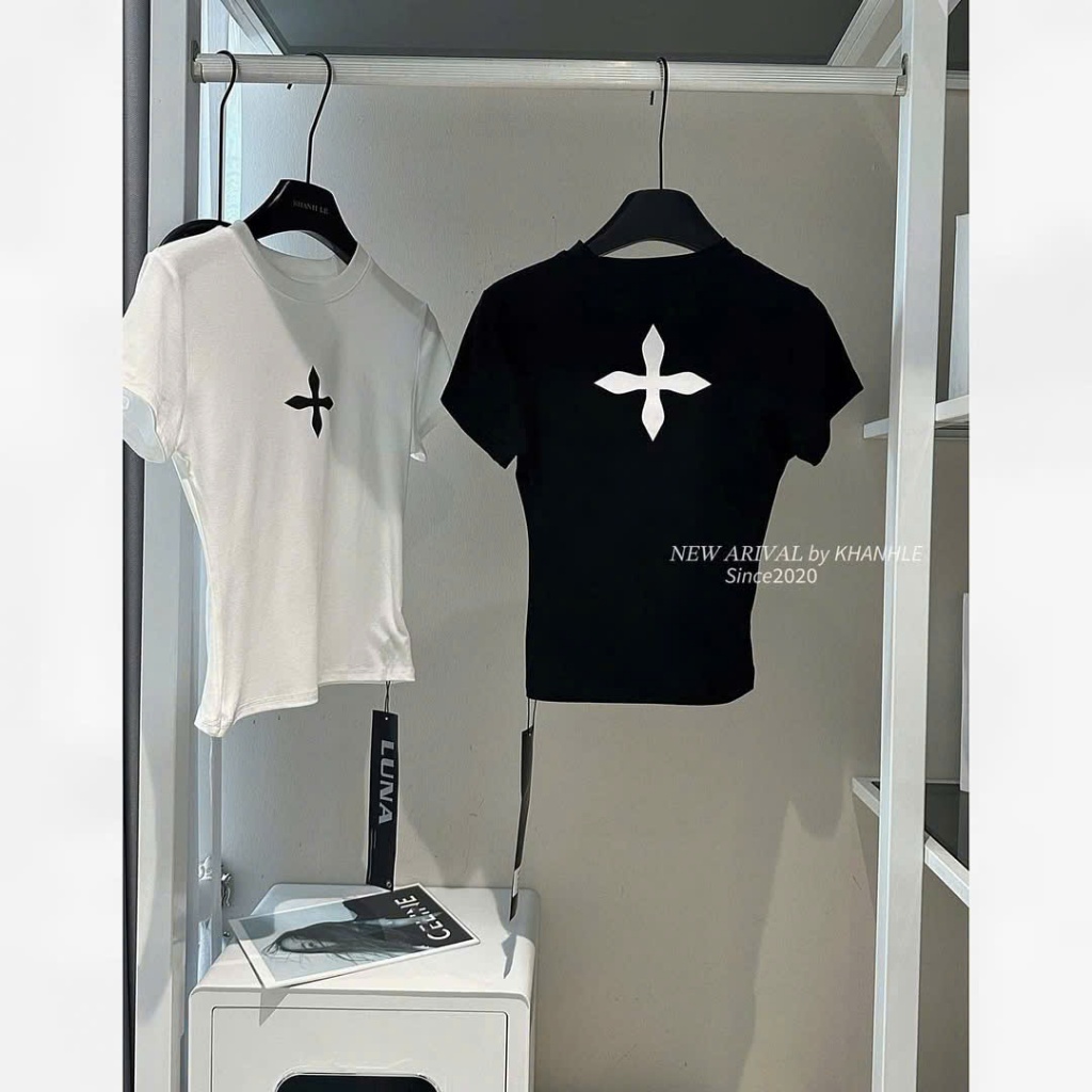 H97 - เสื้อยืดแขนสั้นผู้หญิง Slim – Cross Pattern – Stretch Rib – Size S/M – สีดํา/ขาว