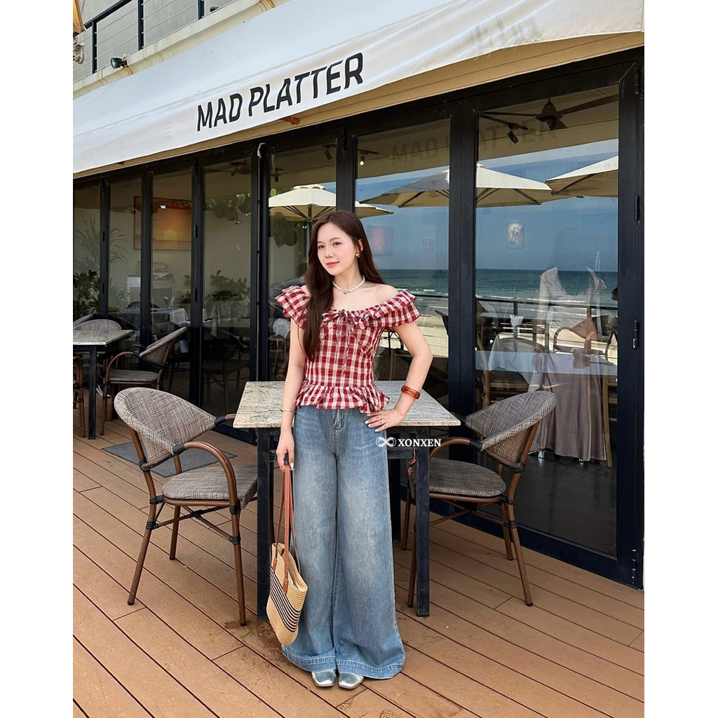 Seeu เสื้อครอปลายสก๊อตเปิดไหล่ XONXEN SHOP CODE 8254