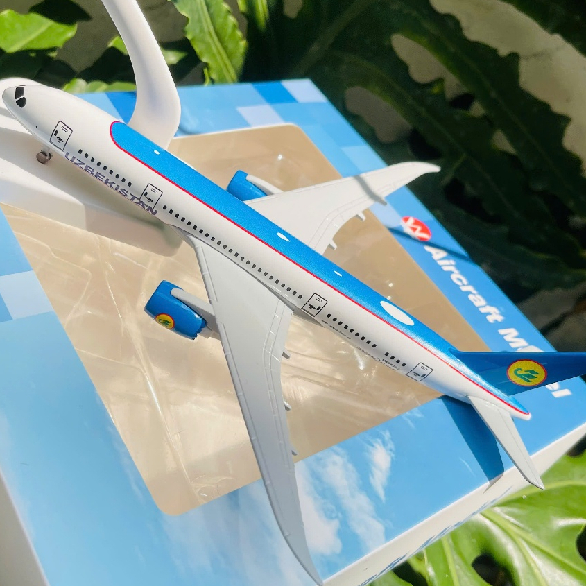 BOEING B787-8 UZBEKISTAN AIRWAYS METAL MODEL (1:400) FULLBOX BODY WHEELS - รุ่นพรีเมี่ยม