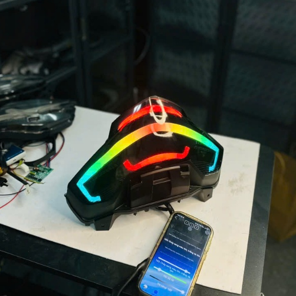 Audi Vision ด้านหลัง 1 แถบ 17-25 led A8pro ปรับ App 8 MONTHS