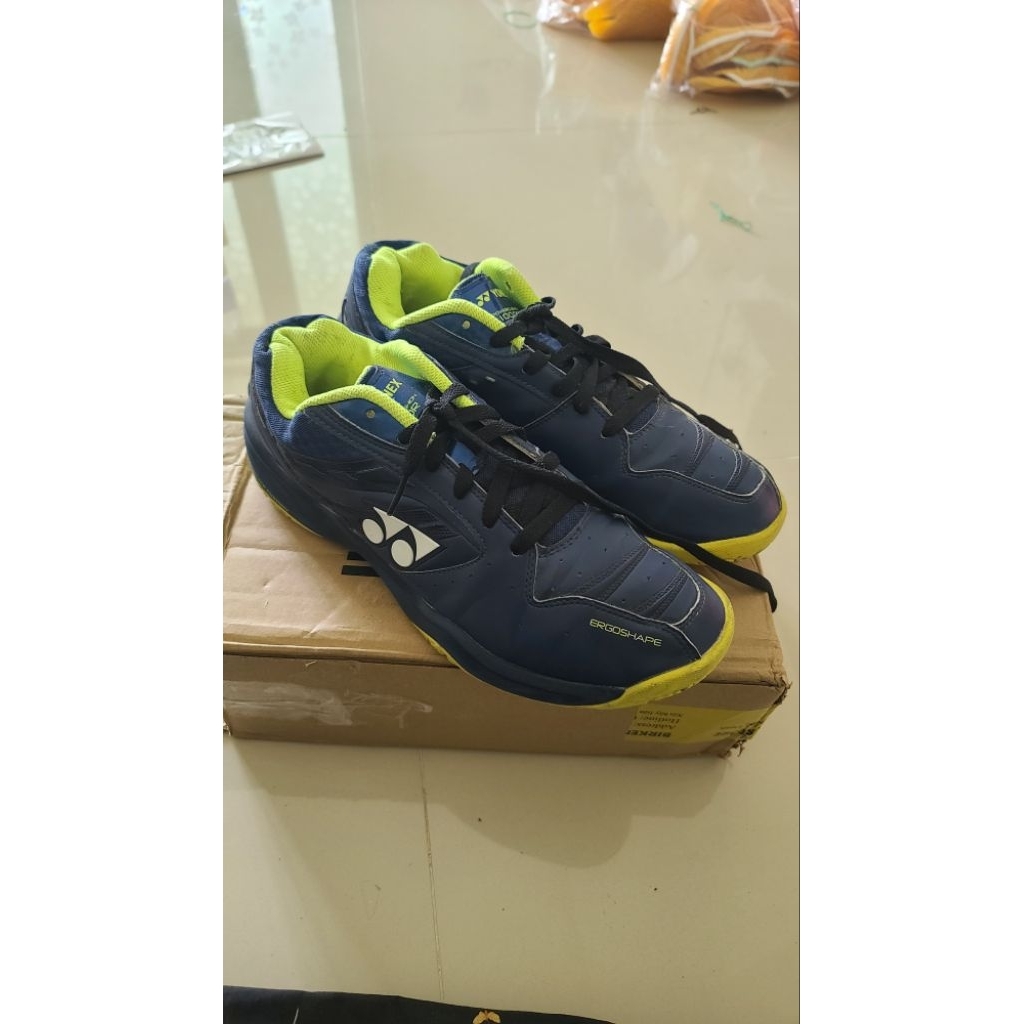 รองเท้าแบดมินตัน Yonex