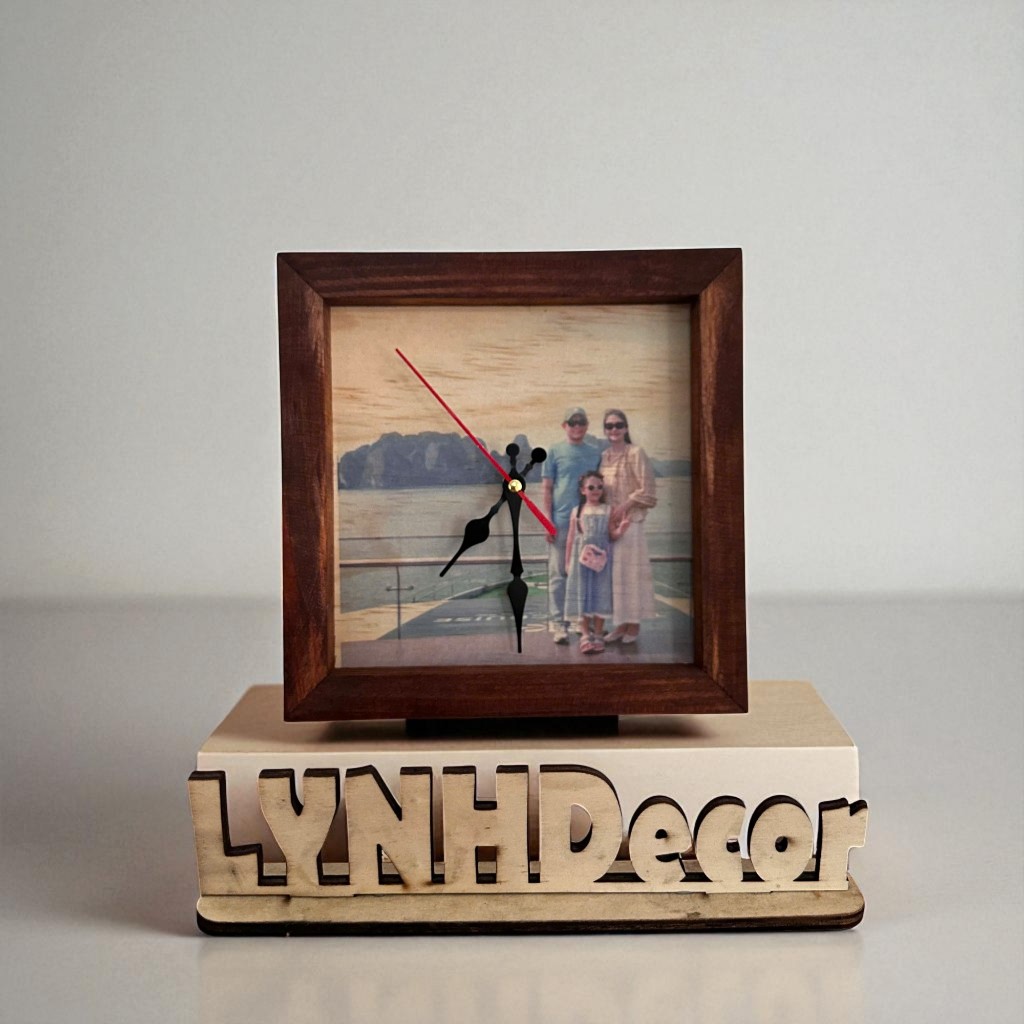 SQUARE WOODEN DESK CLOCK PRINTED พร้อม UV PHOTOS บน REQUEST | LYNHDECOR ออกแบบฟรี