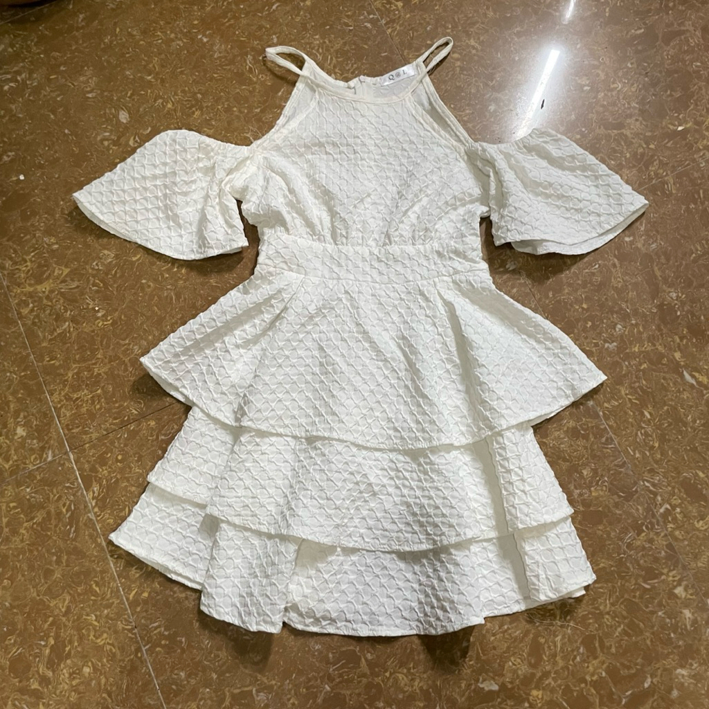 Pass / liquidation of freesize lady เดรสคล้องคอ 2 สาย