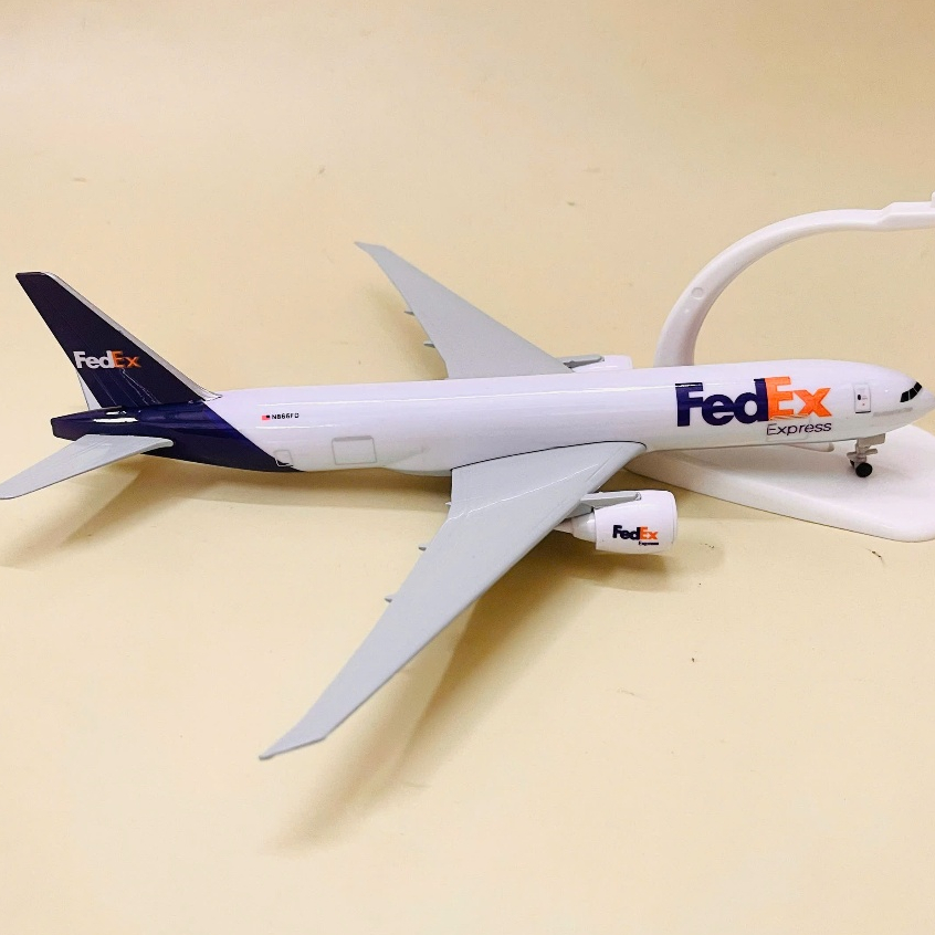 โบอิ้ง 777 Freighter Global Transport "FEDEX EXPRESS" 1:400 Scale Model High Quality Metal Beautiful